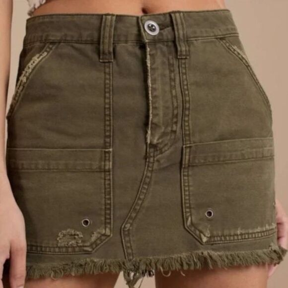 FREE PEOPLE Size 26 Denim Green Cargo Skirt Mini Fringe Utilitarian Distressed - Picture 10 of 10